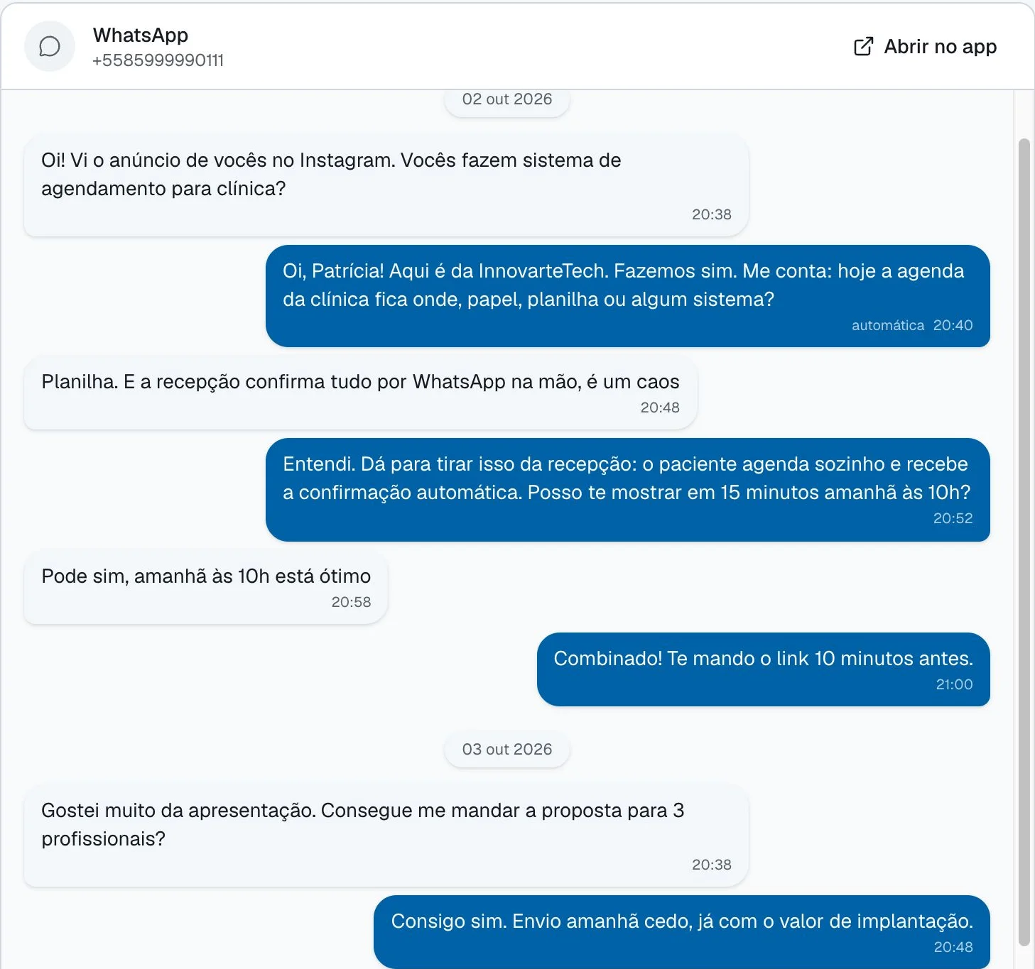 Conversa de WhatsApp dentro do lead, com a primeira resposta marcada como automática